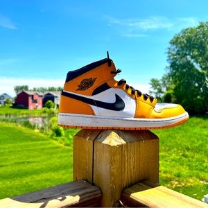 Jordan 1 Mid’s Taxi, size 12